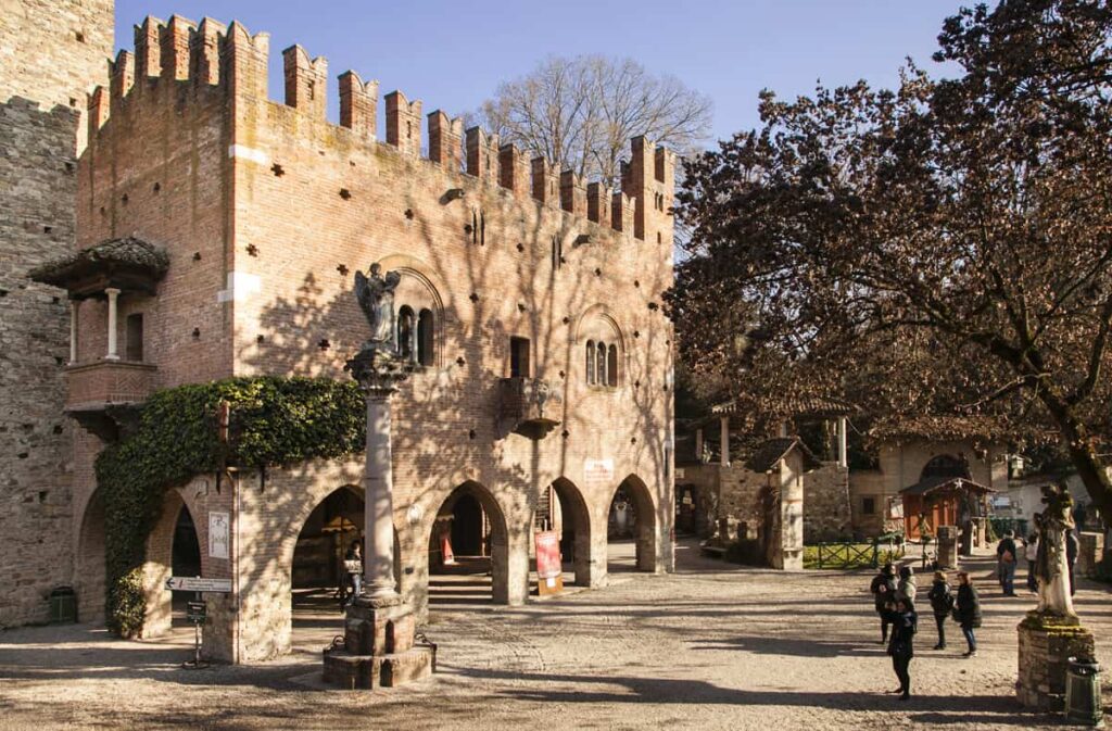 Palazzo dell'istruzione - Grazzano Visconti - Vigolzone